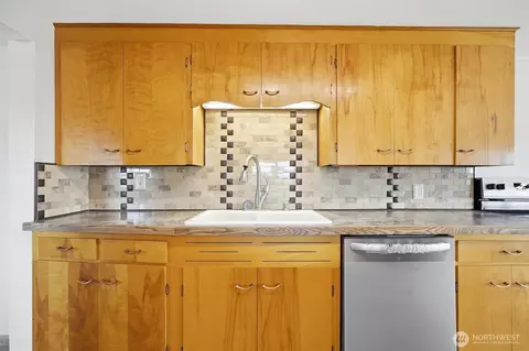 Kitchen - 206 E Cedar St, Othello, WA 99344 photo 5 of 5