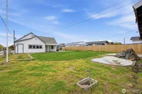Exterior - 206 E Cedar St, Othello, WA 99344 photo 7 of 12