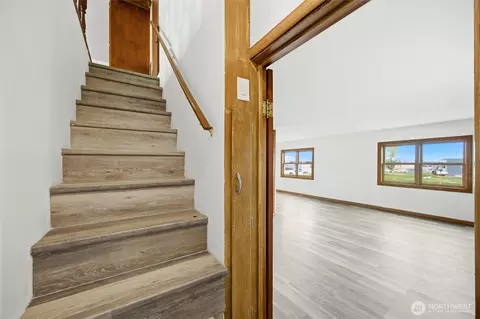 Entry Way - 206 E Cedar St, Othello, WA 99344 photo 1 of 3