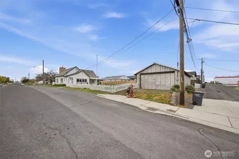Exterior - 206 E Cedar St, Othello, WA 99344 photo 9 of 12