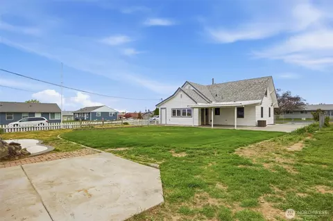 Exterior - 206 E Cedar St, Othello, WA 99344 photo 5 of 12