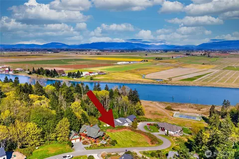 8 Sahalie Rd, La Conner, WA 98257