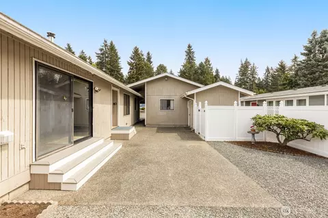 Exterior - 24124 8th Pl W, Bothell, WA 98021 photo 2 of 5