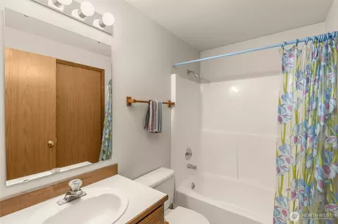 Bath - 24124 8th Pl W, Bothell, WA 98021 photo 3 of 4