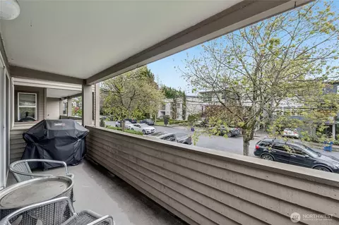 312 4th Ave #202, Kirkland, WA 98033