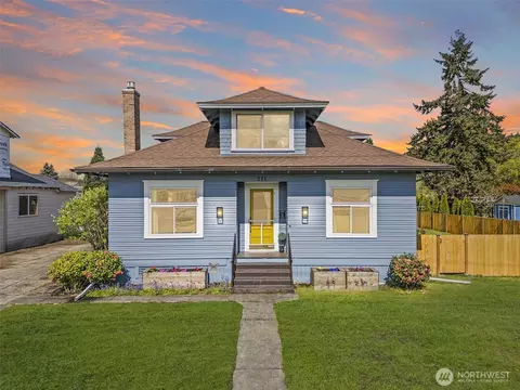211 Calistoga St E, Orting, WA 98360