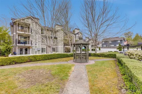 10619 SE 261st Pl #E304, Kent, WA 98030