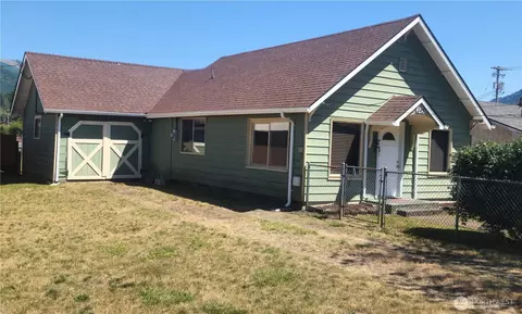245 3rd St, Morton, WA 98356