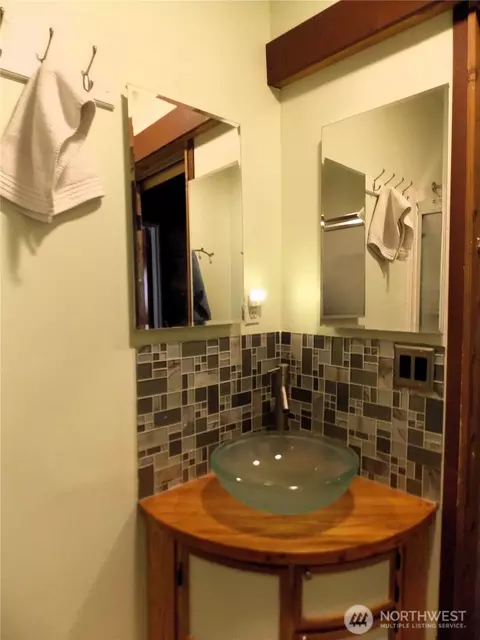 Bath - 245 3rd St, Morton, WA 98356 photo 2 of 2