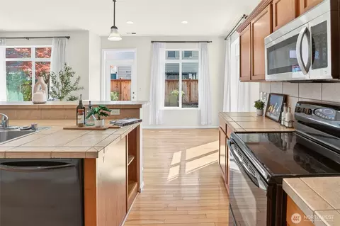 Kitchen - 13515 39th Dr SE, Mill Creek, WA 98012 photo 2 of 3