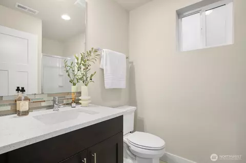 Bath - 4014 223rd Pl SE, Bothell, WA 98021 photo 1 of 4