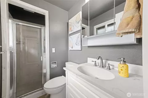 Bath - 1602 Beech Ave, Steilacoom, WA 98388 photo 1 of 3