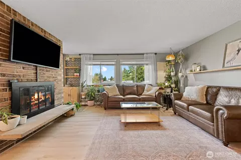 Living - 1602 Beech Ave, Steilacoom, WA 98388 photo 2 of 4