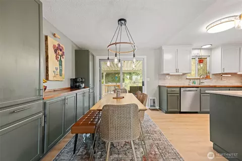 Dining - 1602 Beech Ave, Steilacoom, WA 98388 photo 2 of 3