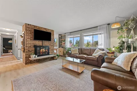 Living - 1602 Beech Ave, Steilacoom, WA 98388 photo 1 of 4