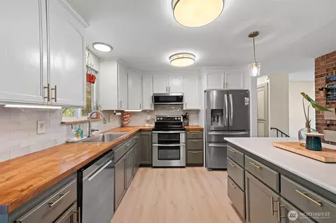 Kitchen - 1602 Beech Ave, Steilacoom, WA 98388 photo 2 of 3