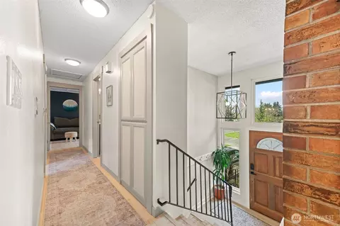 Entry Way - 1602 Beech Ave, Steilacoom, WA 98388 photo 3 of 4