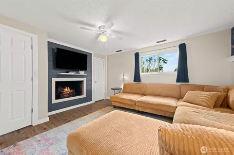 Living - 1602 Beech Ave, Steilacoom, WA 98388 photo 4 of 4