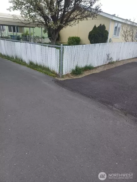 3211 W Wapato Dr #56, Moses Lake, WA 98837