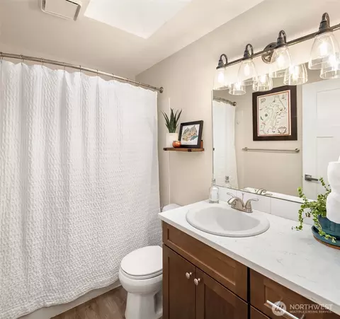 Bath - 14522 56th Ave SE, Everett, WA 98208 photo 3 of 3