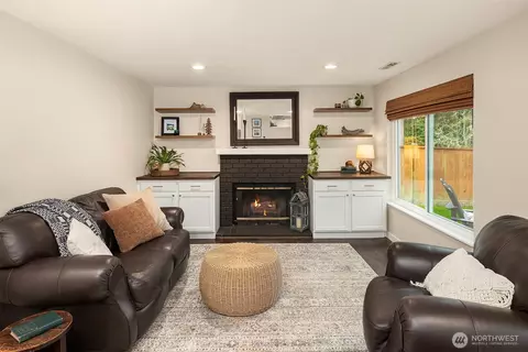Living - 14522 56th Ave SE, Everett, WA 98208 photo 3 of 3