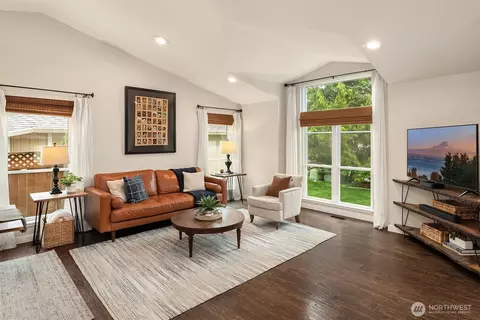 Living - 14522 56th Ave SE, Everett, WA 98208 photo 2 of 3