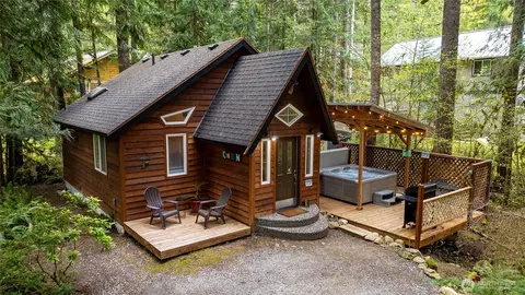 7419 Canyon View Dr, Deming, WA 98244