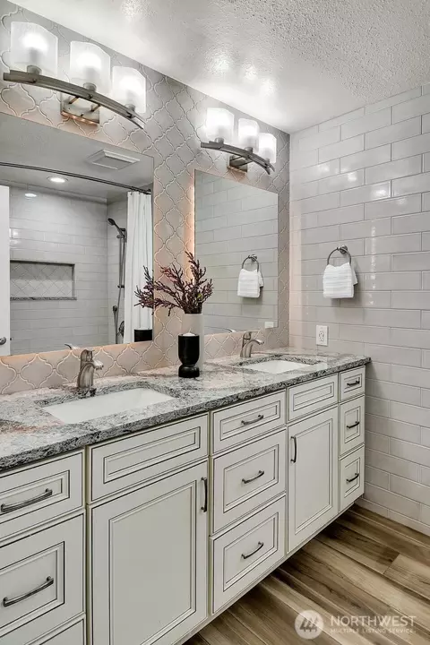 Bath - 21023 46th Ave SE, Bothell, WA 98021 photo 3 of 5