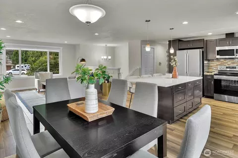 Dining - 21023 46th Ave SE, Bothell, WA 98021 photo 1 of 2