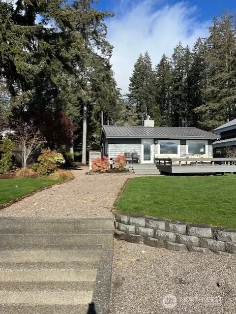 960 E Treasure Island Dr, Allyn, WA 98524