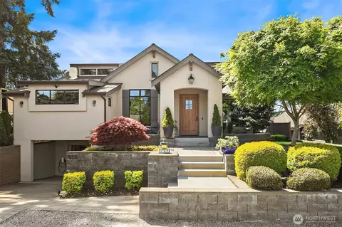 525 16th Ave W, Kirkland, WA 98033