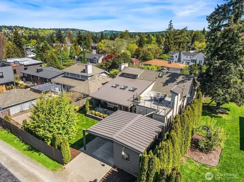 525 16th Ave W, Kirkland, WA 98033