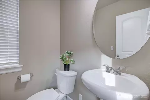 Bath - 4117 177 Pl SE, Bothell, WA 98012 photo 2 of 5