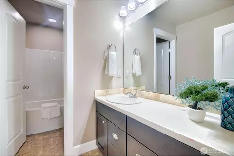 Bath - 4117 177 Pl SE, Bothell, WA 98012 photo 1 of 5