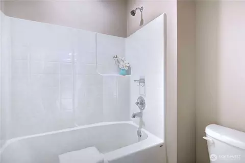 Bath - 4117 177 Pl SE, Bothell, WA 98012 photo 5 of 5