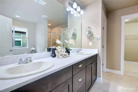 Bath - 4117 177 Pl SE, Bothell, WA 98012 photo 3 of 5
