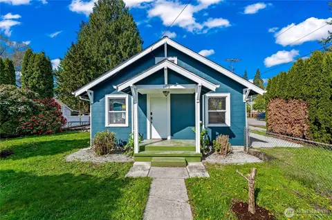 102 12th St SW, Puyallup, WA 98371