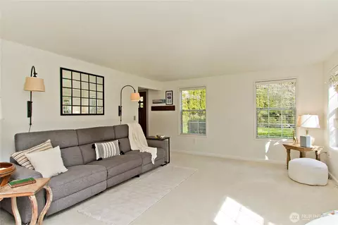 Living - 23811 SE 374th St, Enumclaw, WA 98022 photo 3 of 5