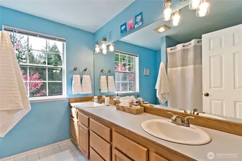 Bath - 23811 SE 374th St, Enumclaw, WA 98022 photo 4 of 4