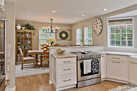 Kitchen - 23811 SE 374th St, Enumclaw, WA 98022 photo 4 of 6