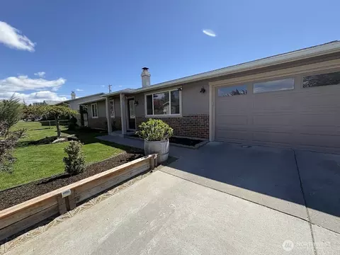 1104 NE 9th St, East Wenatchee, WA 98802
