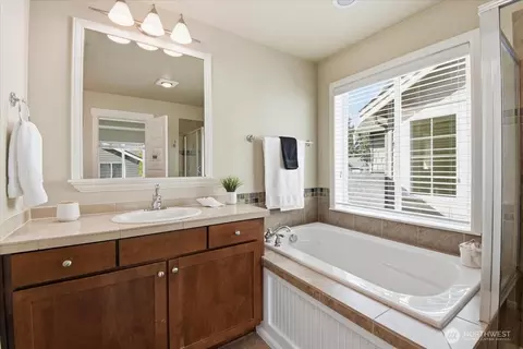 Bath - 13719 33rd Dr SE, Mill Creek, WA 98012 photo 2 of 3