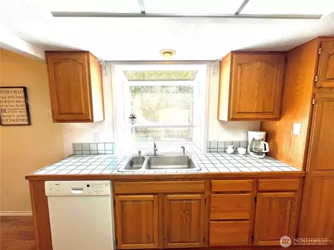 Kitchen - 296 Dungeness Mdws, Sequim, WA 98382 photo 2 of 3
