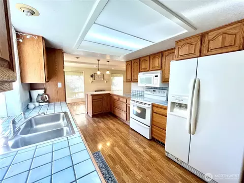 Kitchen - 296 Dungeness Mdws, Sequim, WA 98382 photo 3 of 3
