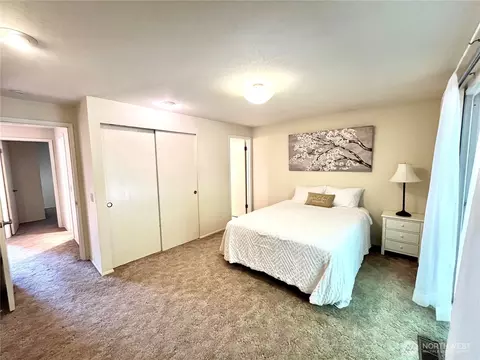Bedroom - 296 Dungeness Mdws, Sequim, WA 98382 photo 2 of 6
