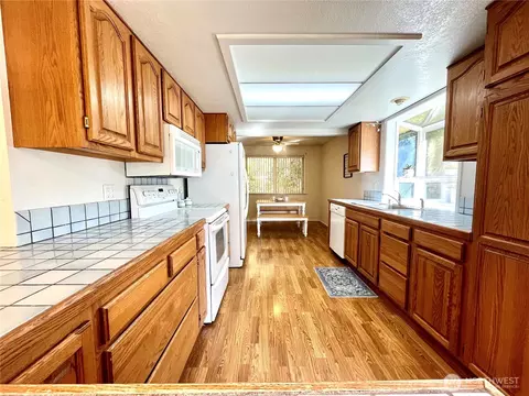 Kitchen - 296 Dungeness Mdws, Sequim, WA 98382 photo 1 of 3
