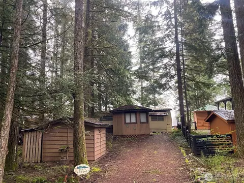 207 Big River Blvd E, Deming, WA 98244