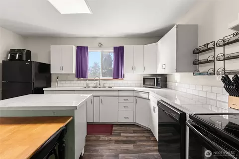 Kitchen - 3306 Romane Rd, Raymond, WA 98577 photo 1 of 3