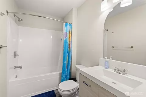 Bath - 3306 Romane Rd, Raymond, WA 98577 photo 1 of 2