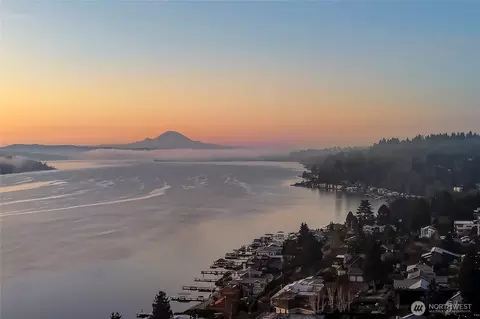 15517 Lake Shore Blvd NE, Lake Forest Park, WA 98155